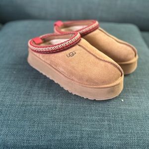 Tazz Platform Uggs size 8